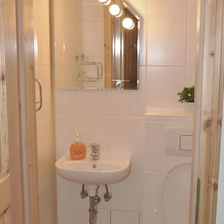 Roter Apartment Schillig